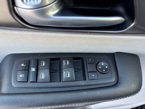 2024 Chrysler Pacifica Plug-In Hybrid Select