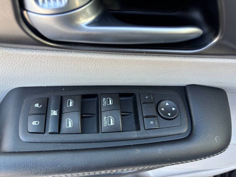 2024 Chrysler Pacifica Plug-In Hybrid Select