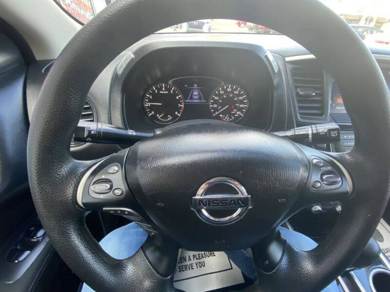 2017 Nissan Pathfinder S