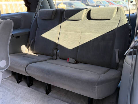 2005 Toyota Sienna LE 7 Passenger