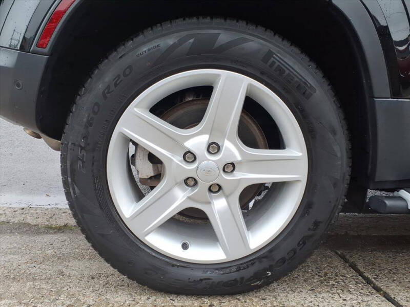 2023 Land Rover Defender 110 SE