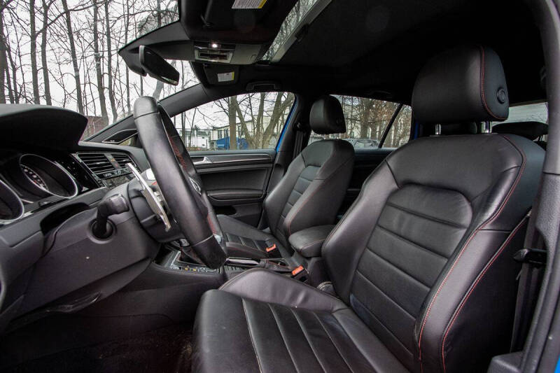 2021 Volkswagen Golf GTI SE