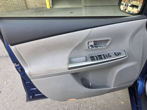 2016 Toyota Prius v Three