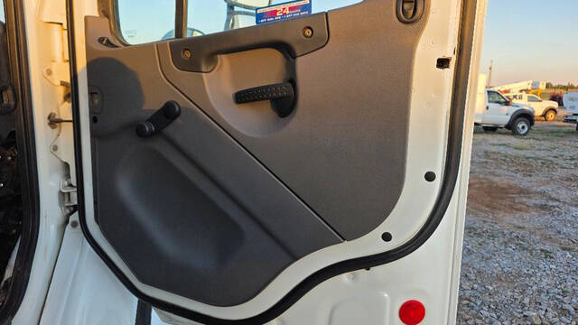 2011 Freightliner M2 106