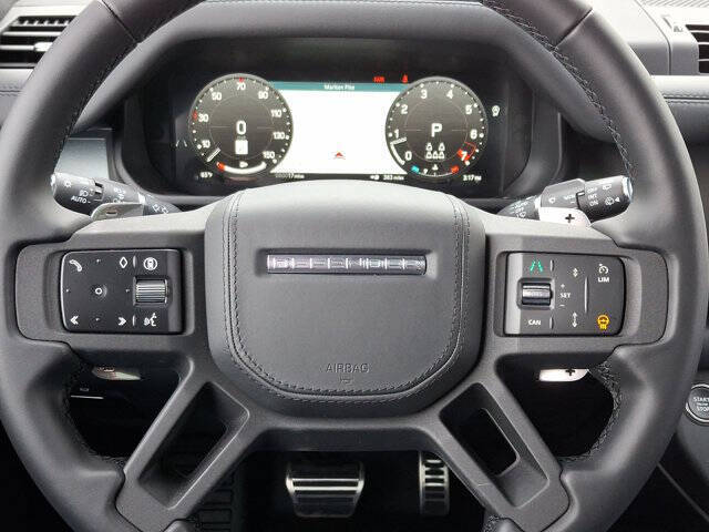 2025 Land Rover Defender 130 V8 P500