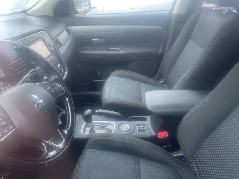 2016 Mitsubishi Outlander SE