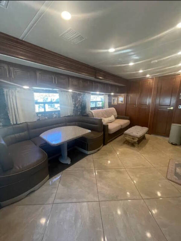 2015 Fleetwood RV Discovery 40G
