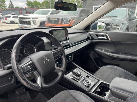 2023 Mitsubishi Outlander SE
