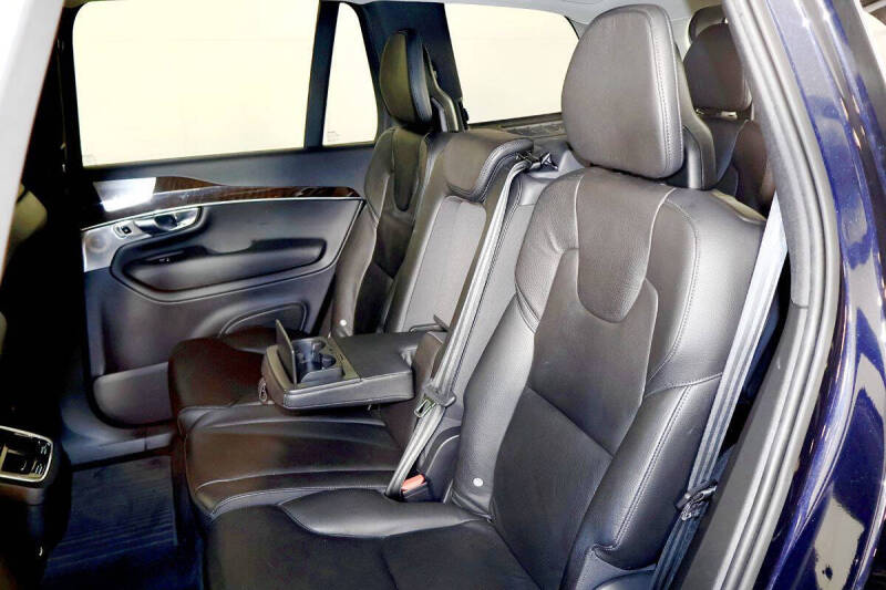 2017 Volvo XC90 T6 Momentum