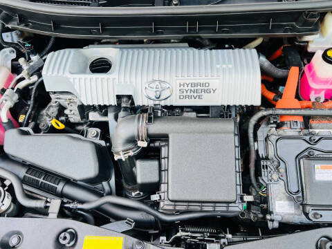 2014 Toyota Prius v Three