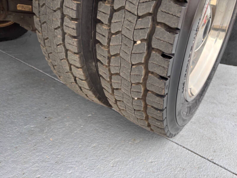 2017 Isuzu NRR 24FT Box Van