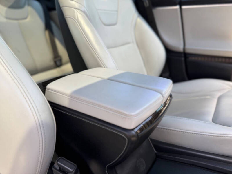 2016 Tesla Model S 90D