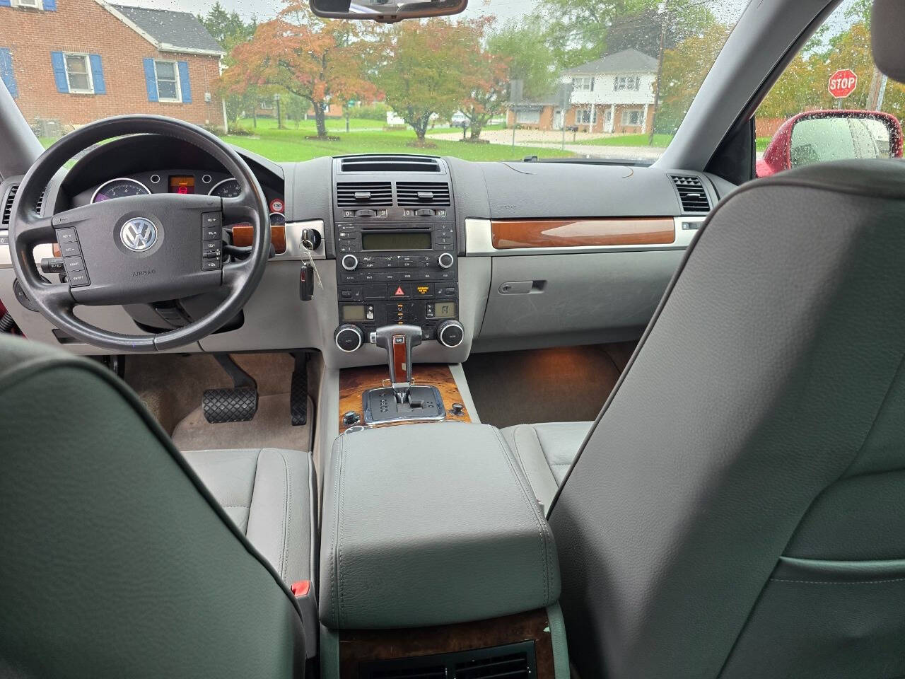 2004 Volkswagen Touareg for sale at QUEENSGATE AUTO SALES in York, PA