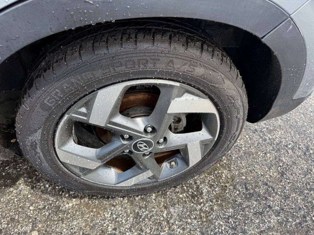 Gray 2023 Hyundai VENUE SEL SEL 4dr Crossover 16