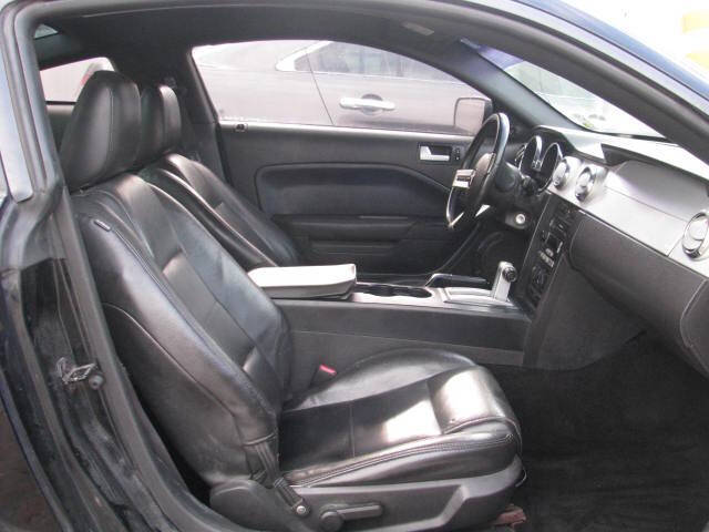 2005 Ford Mustang V6 Deluxe