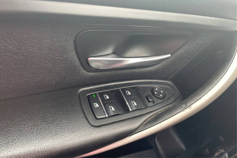 2018 BMW 3 Series 320i