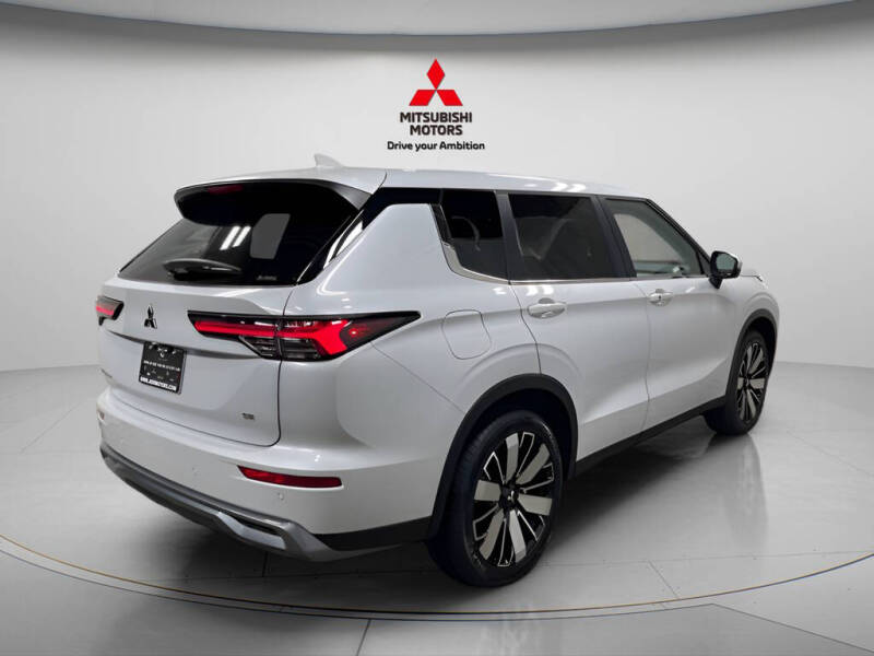 2026 Mitsubishi Outlander SE