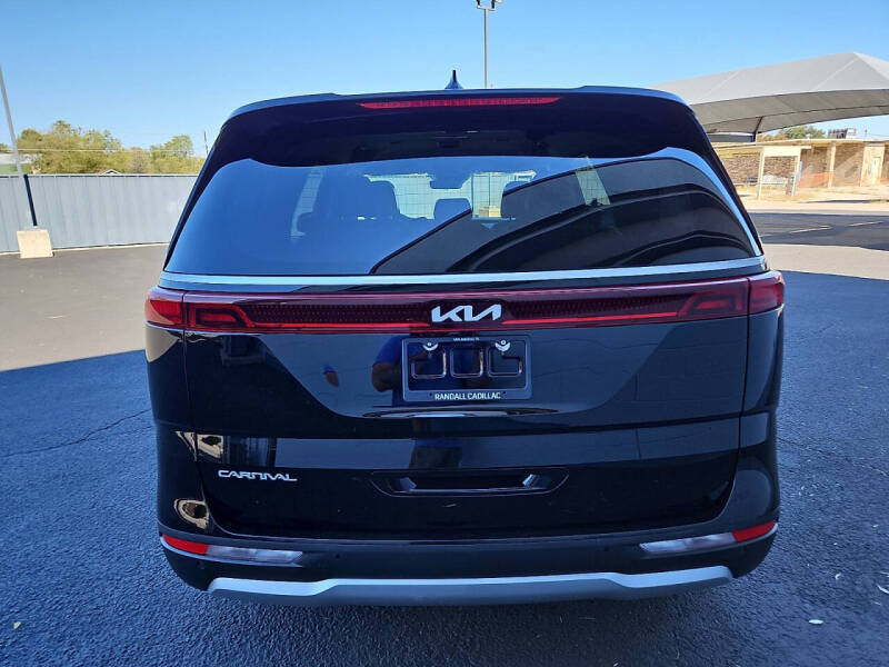 2024 Kia Carnival EX