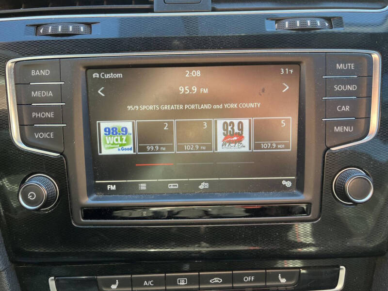 2017 Volkswagen Golf GTI Sport