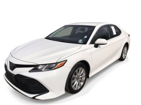 2018 Toyota Camry for sale at Strosnider Chevrolet in Hopewell VA