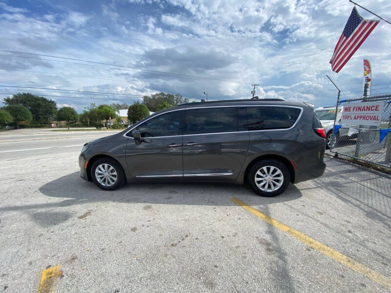 2017 Chrysler Pacifica Touring Plus