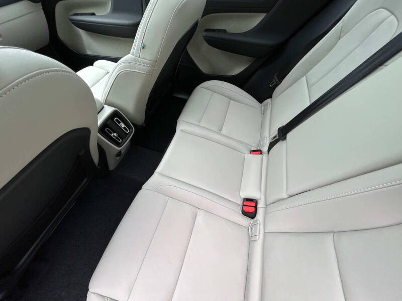 2026 Volvo XC40 B5 Plus