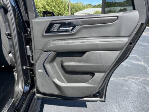 2025 GMC Yukon Elevation