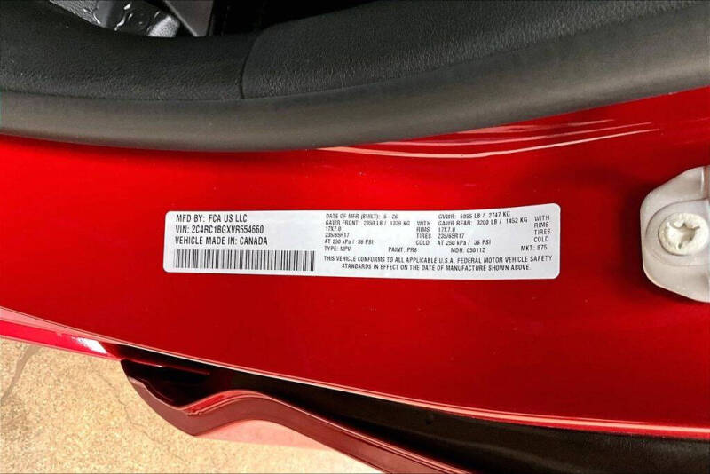 2027 Chrysler Pacifica Select