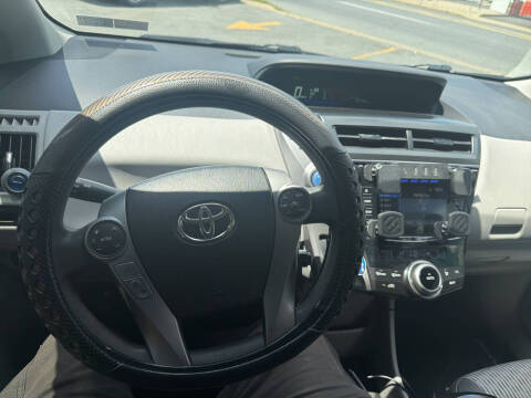 2017 Toyota Prius v Two