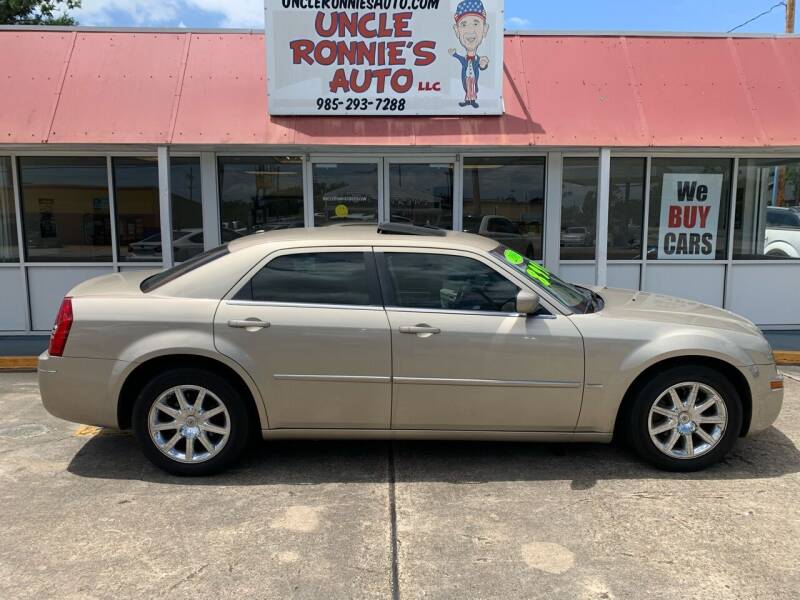 2009 Chrysler 300 for sale at Uncle Ronnie's Auto LLC in Houma LA
