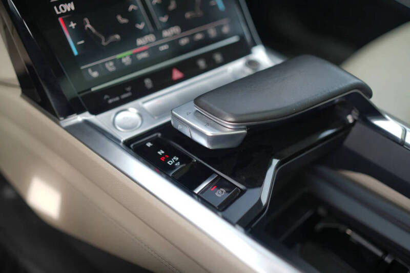 2019 Audi e-tron quattro Premium Plus