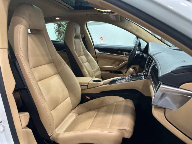 2016 Porsche Panamera