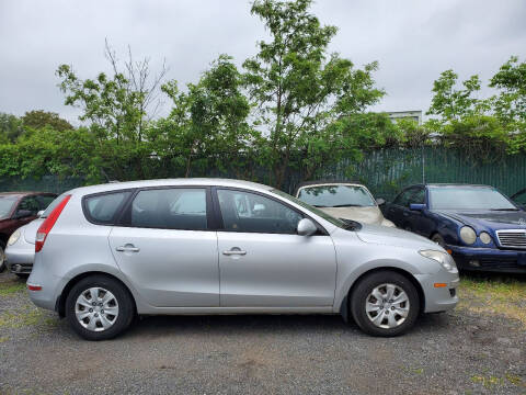 2010 Hyundai Elantra Touring for sale at M & M Auto Brokers in Chantilly VA