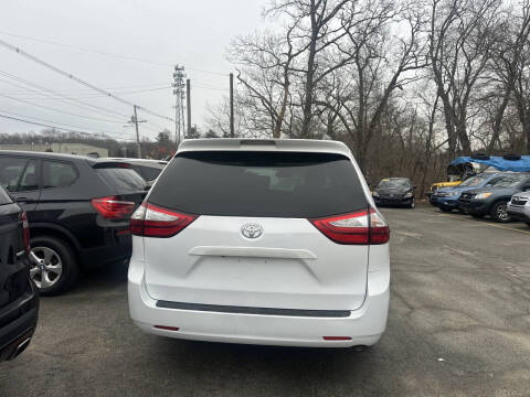 2017 Toyota Sienna LE 7-Passenger