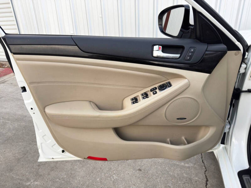 2014 Kia Cadenza Premium