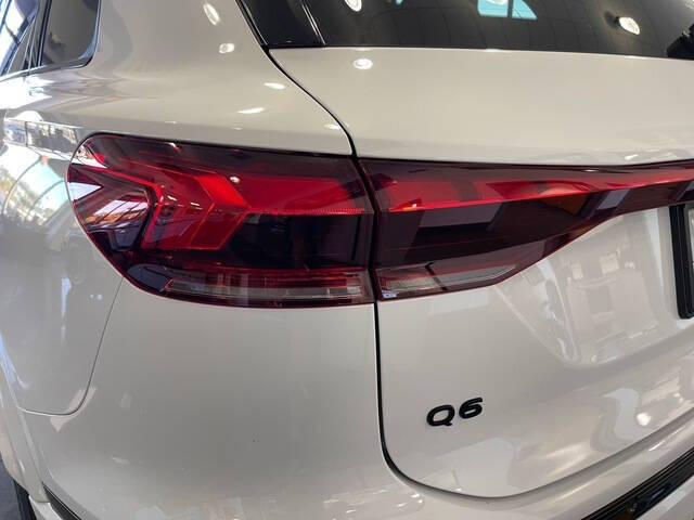 2025 Audi Q6 e-tron quattro Premium Plus