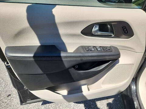 2024 Chrysler Pacifica Plug-In Hybrid Select