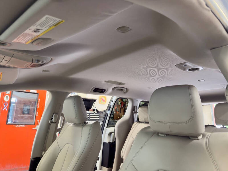 2017 Chrysler Pacifica Touring-L