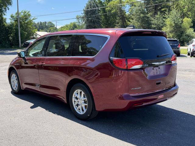 2023 Chrysler Voyager LX