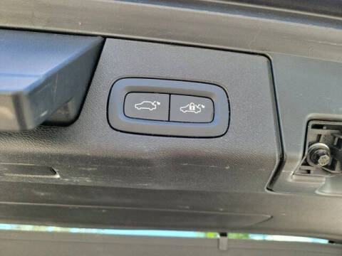 2024 Volvo XC60 B5 Core Dark Theme