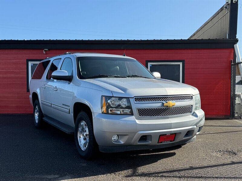 2014 Chevrolet Suburban LT's photo