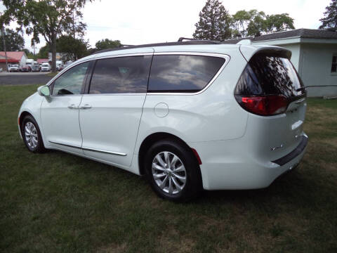 2017 Chrysler Pacifica Touring-L