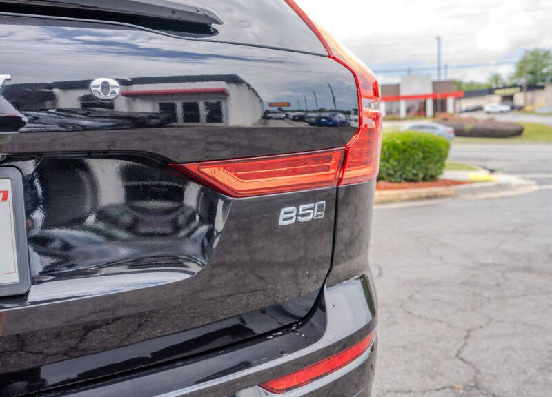 2025 Volvo XC60 B5 Plus Dark Theme