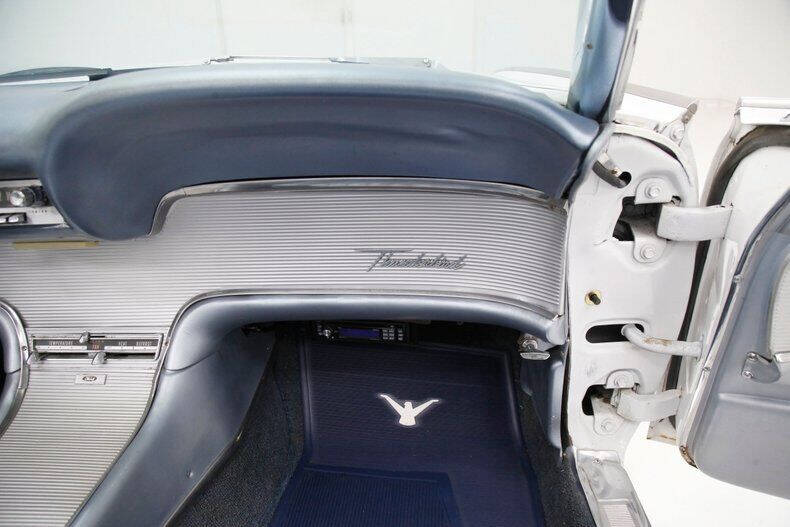 1962 Ford Thunderbird