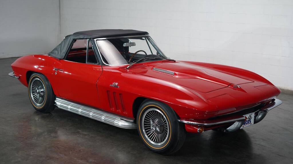 1965 Chevrolet Corvette 12