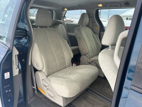 2011 Toyota Sienna Base 7-Passenger