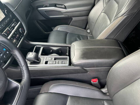 2022 Nissan Pathfinder SL