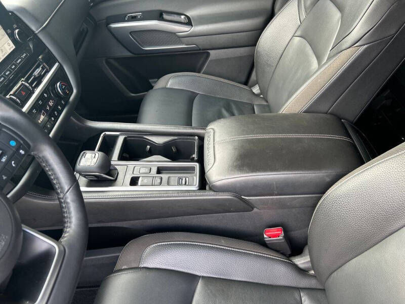 2022 Nissan Pathfinder SL
