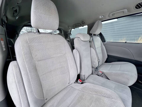 2015 Toyota Sienna LE 8-Passenger