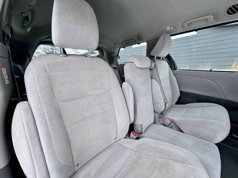 2015 Toyota Sienna LE 8-Passenger